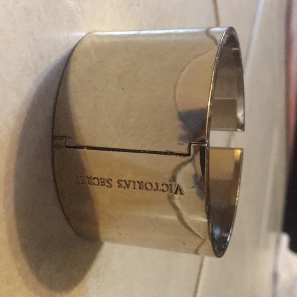 VS GOLD CUFF BRACELET - Picture 4 of 8